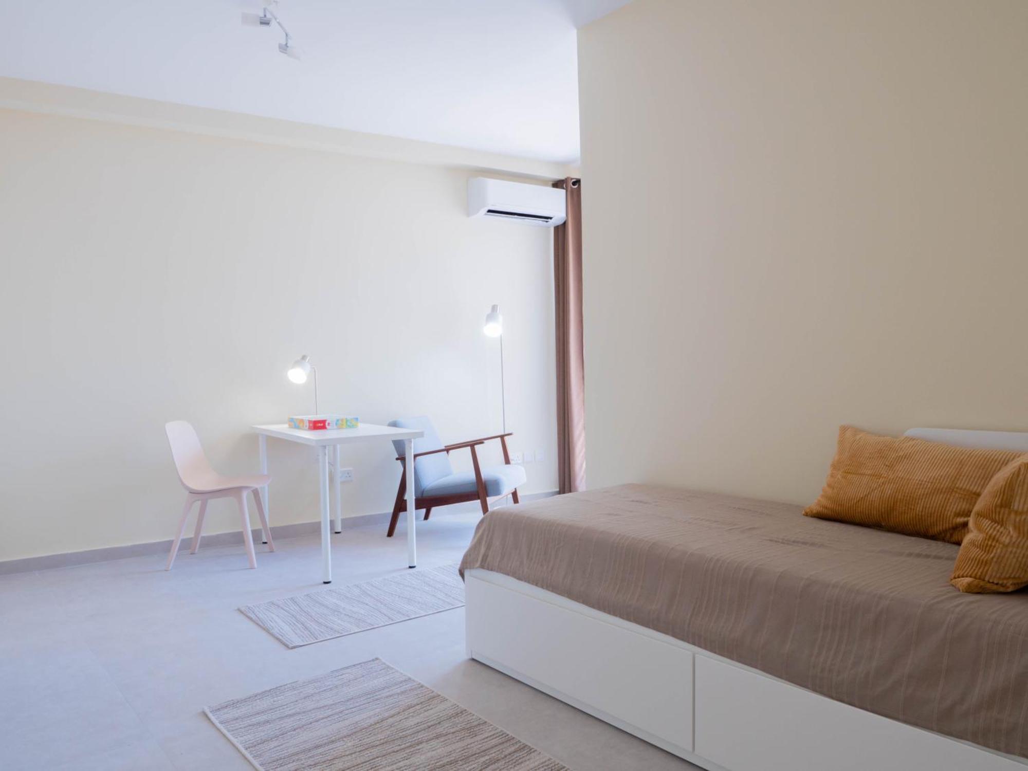Ultra Modern Off St Julians Apartment San Ġiljan