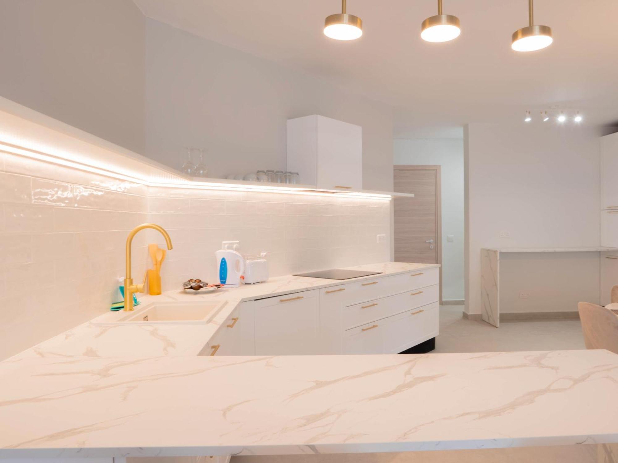 Ultra Modern Off St Julians Apartment *
