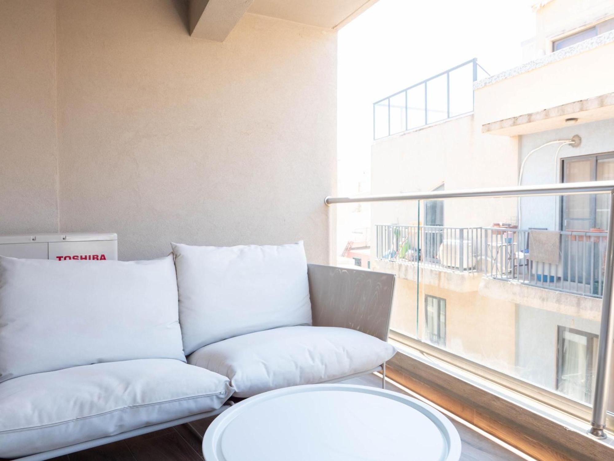 Ultra Modern Off St Julians Apartment *